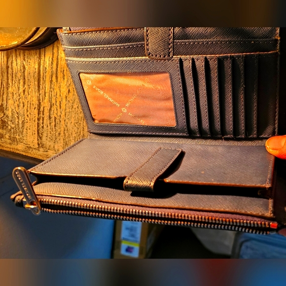 Michael Kors Outlet Jet Set Travel Large Saffiano Leather Quarter-Zip - Picture 1 of 4